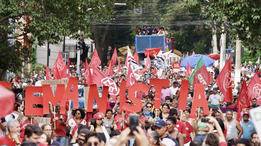Esquerda volta às ruas depois de pautar debate nas redes sociais