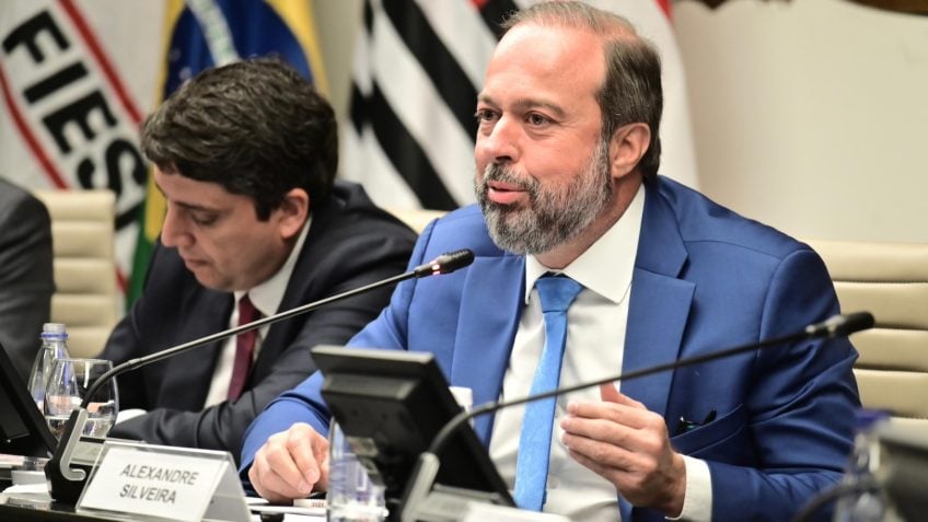 Há real possibilidade de o preço dos combustíveis cair, diz ministro