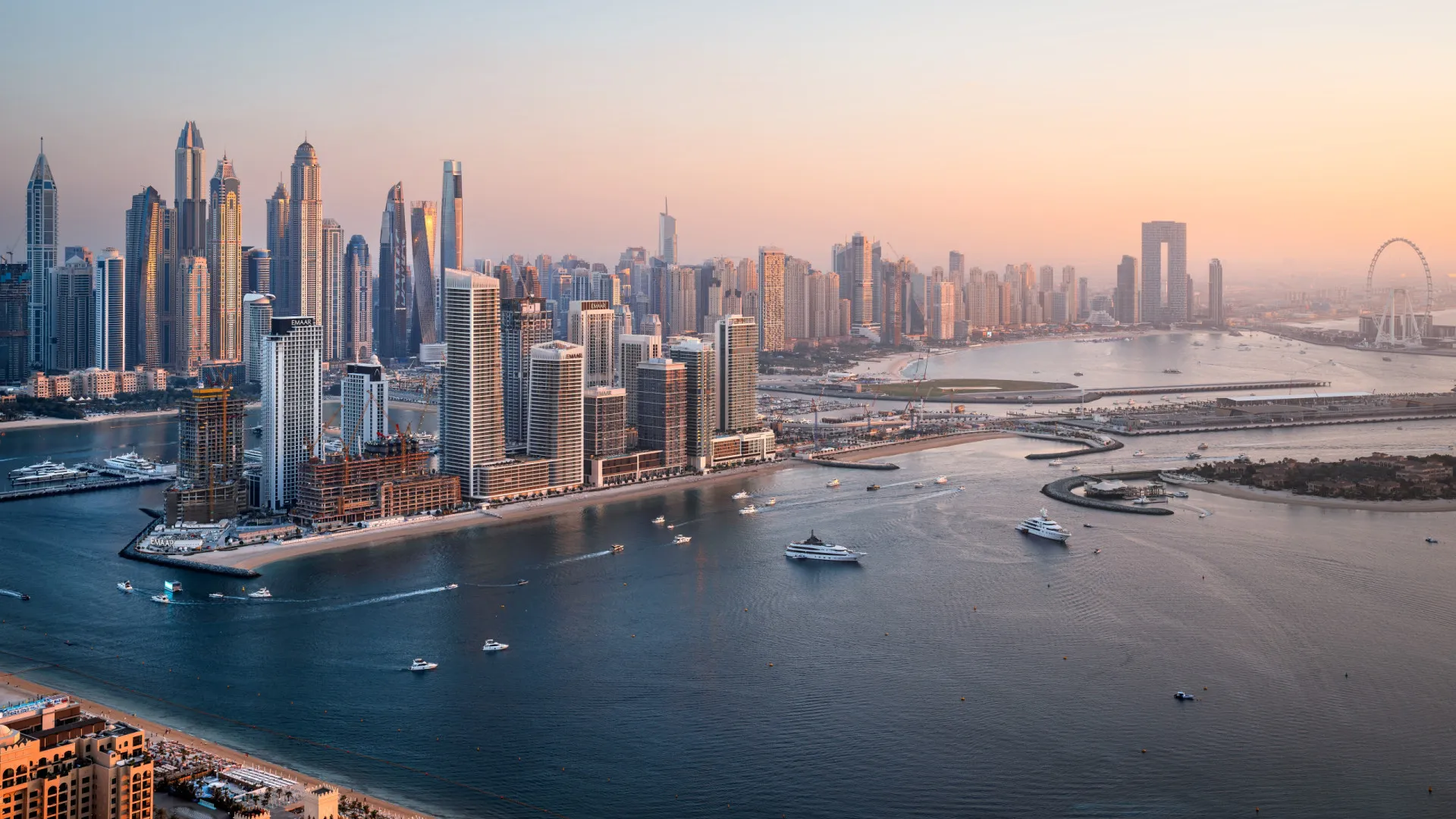 Britânico preso em Dubai por romance com menor é solto após perdão real