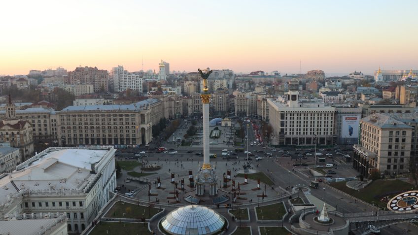 Coronel ucraniano morre em ataque a tiros em estacionamento de Kiev