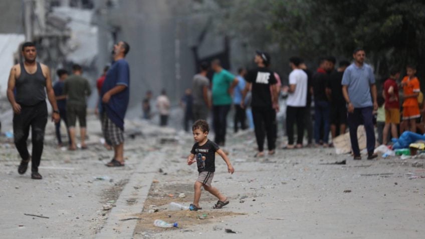 Ataque israelense mata 8 crianças em fila de clínica em Gaza