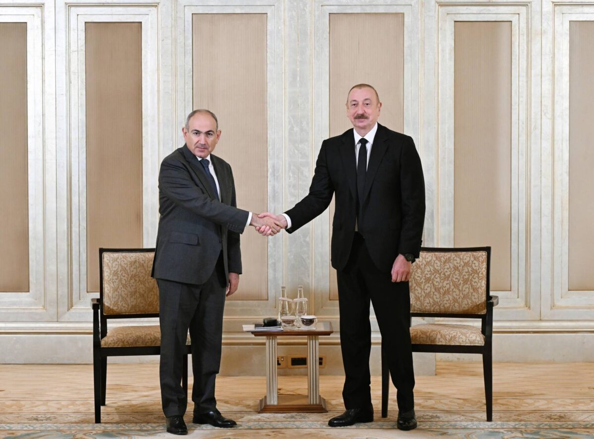 Líderes da Armênia e Azerbaijão se reúnem para discutir acordo de paz