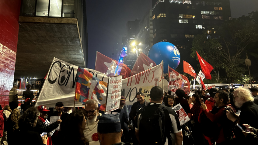 Veja imagens do ato da esquerda contra Congresso, Bolsonaro e Trump em SP