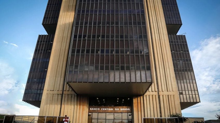 Economia brasileira cai 0,7% em maio, diz prévia do PIB