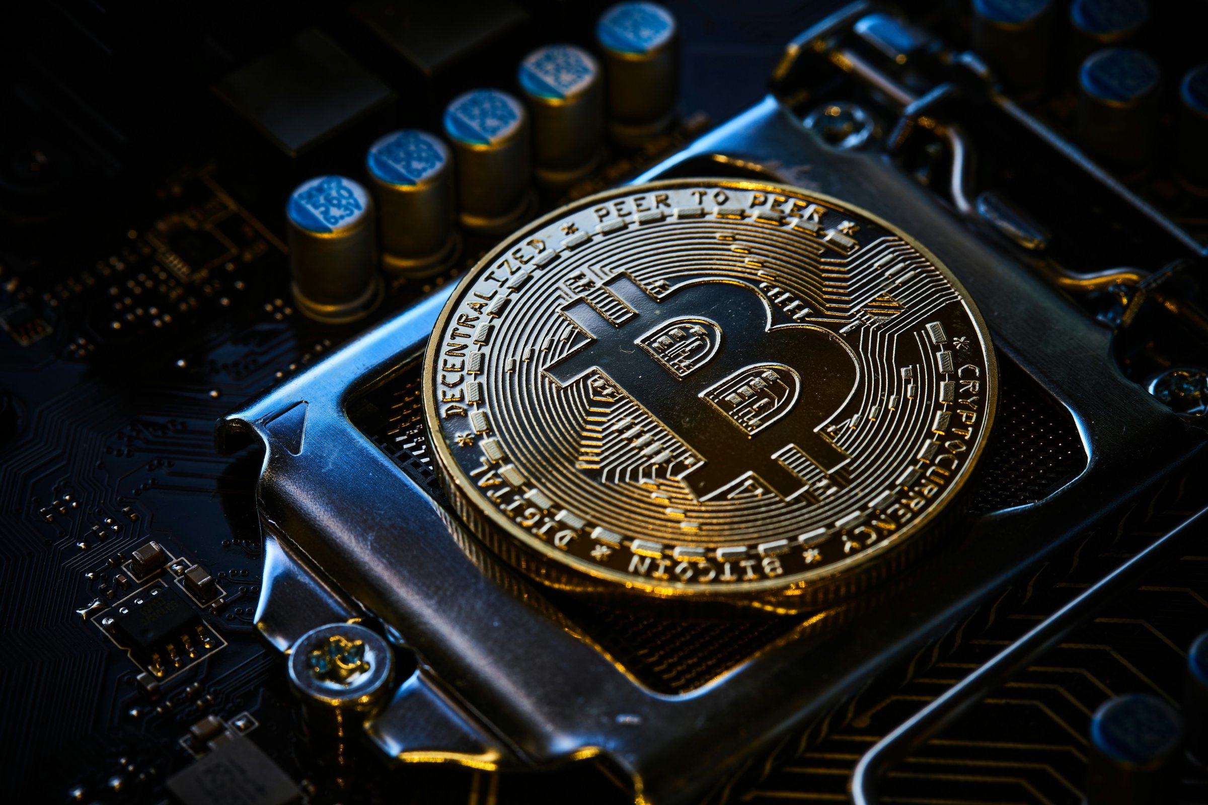 Em “semana cripto”, bitcoin supera marca de US$ 120 mil pela 1ª vez