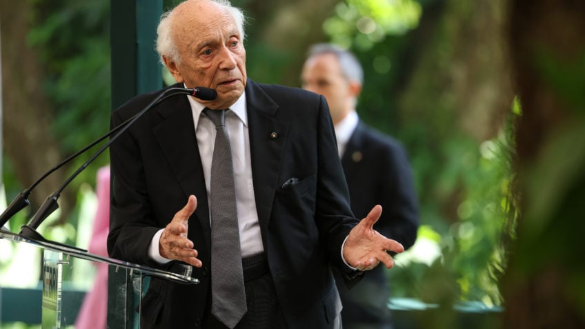 Tarifa de Trump contra Brasil é “muito grave”, afirma Rubens Ricupero