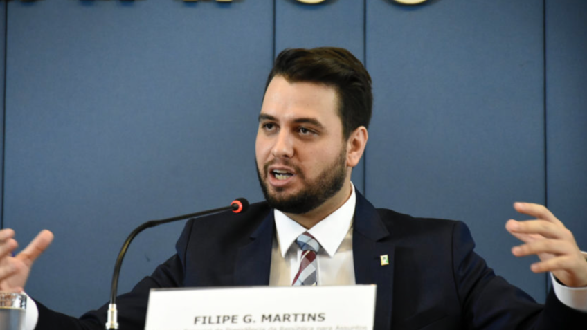 Cid afirma que Filipe Martins não viajou com Bolsonaro aos EUA