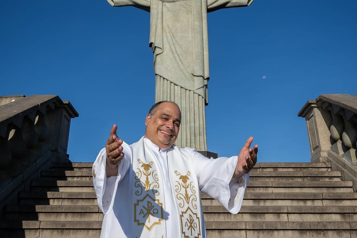 Padre Omar retorna ao Brasil após fraturar costelas na Venezuela