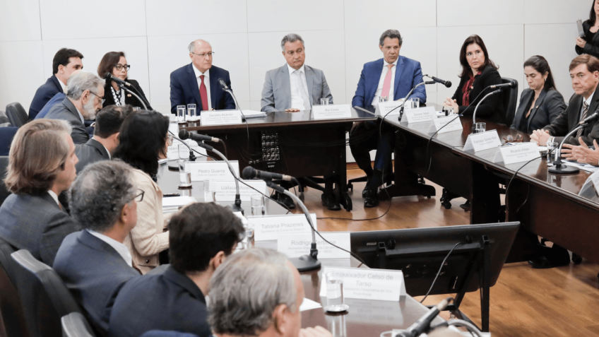 Governo Lula trabalhará para reverter tarifas em julho, diz Alckmin