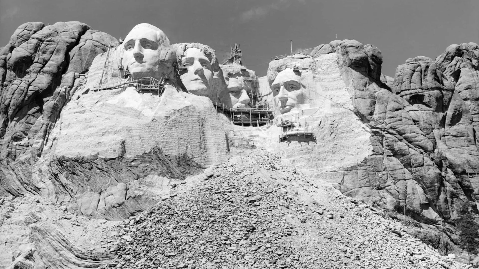 Trump ainda sonha com rosto no Monte Rushmore, mas ideia é rejeitada