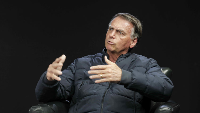 Eduardo deve ouvir Lula se for procurado, diz Bolsonaro sobre tarifaço