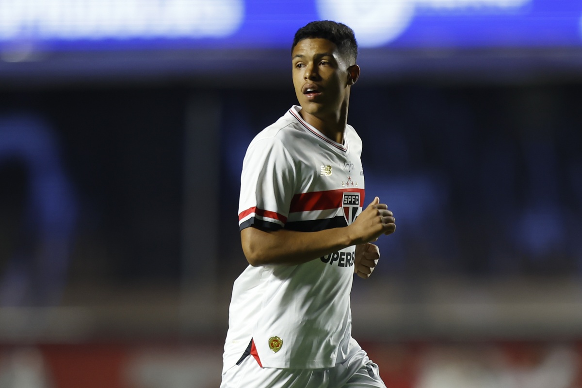 São Paulo: Ryan Francisco sofre lesão no joelho e passará por cirurgia
