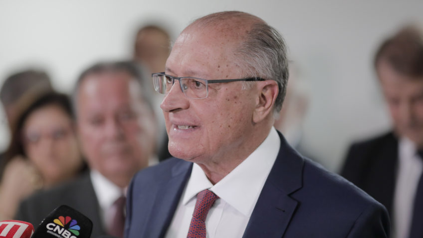 Ideia é não pedir mais prazo para taxação de Trump, diz Alckmin