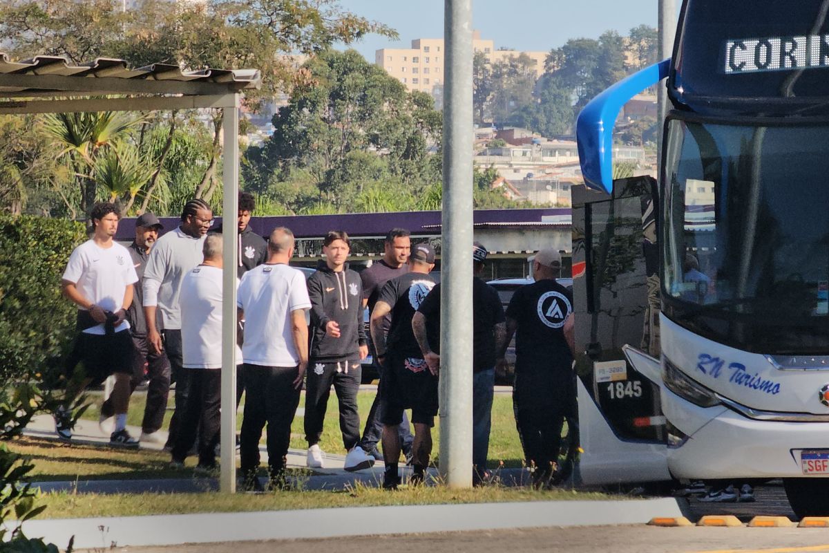 Organizada vai ao CT do Corinthians antes de confronto contra o Ceará
