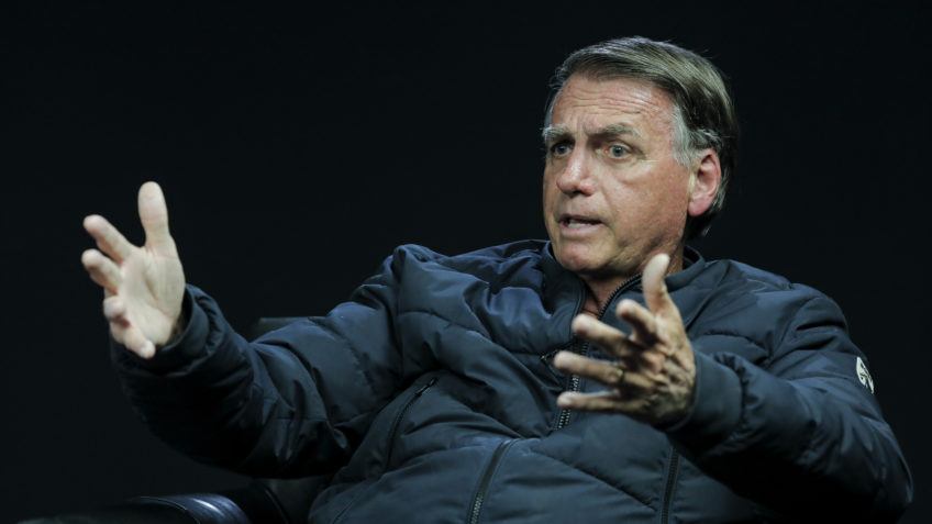 China interfere nas questões políticas do Brasil, diz Bolsonaro