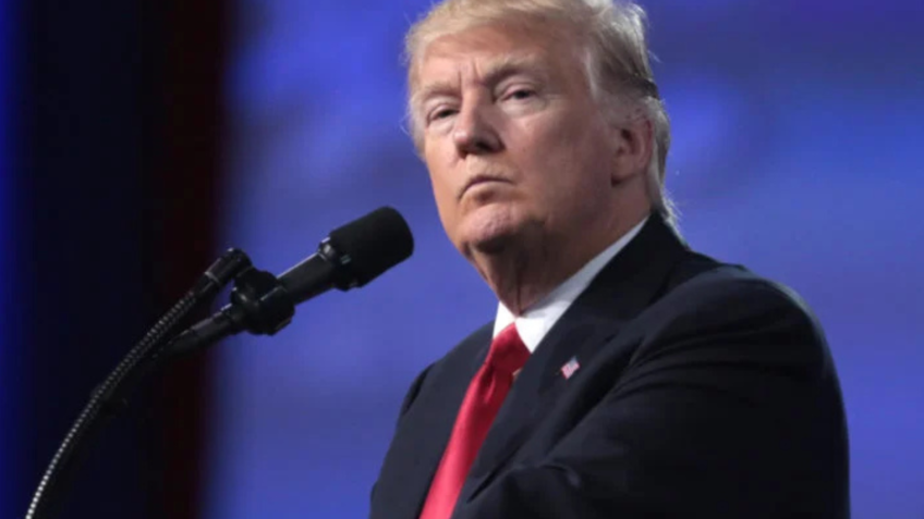 "Porque eu posso", diz Trump ao justificar tarifa de 50% ao Brasil
