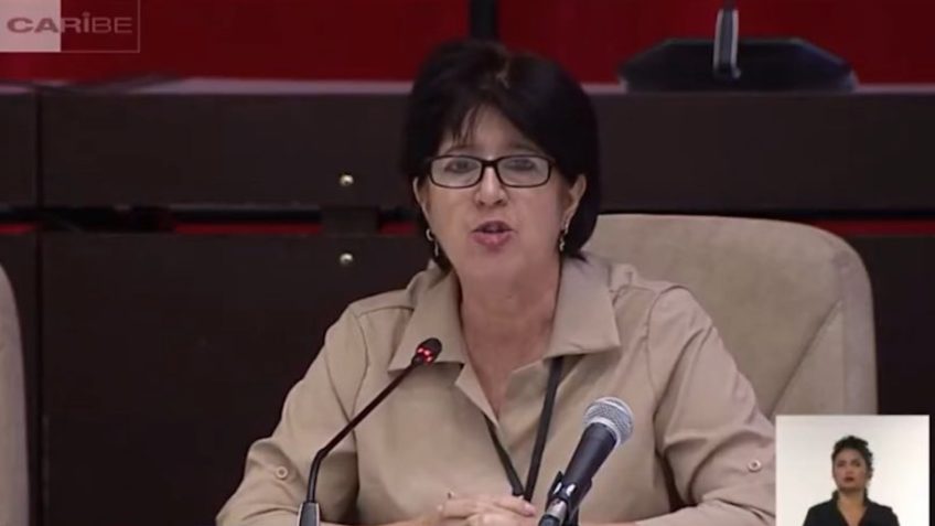 Ministra cubana renuncia após dizer que não há mendigos no país