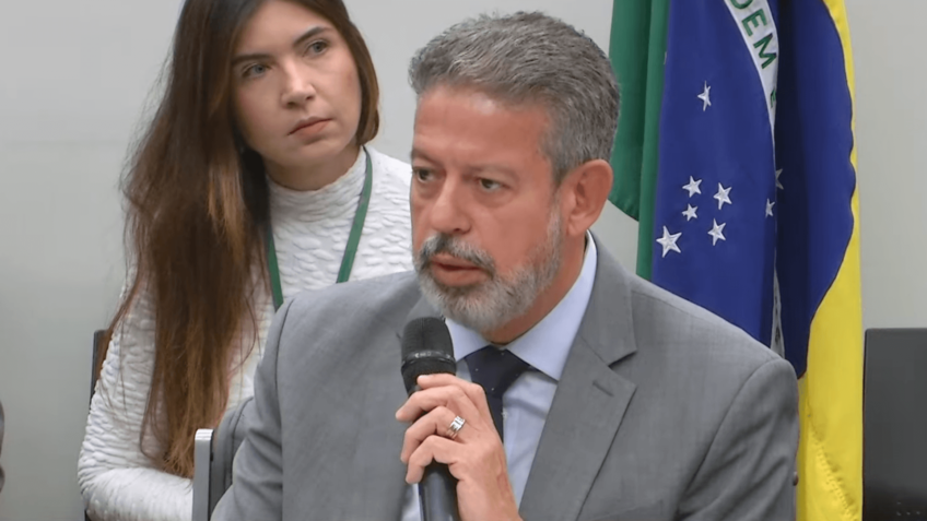 Ao vivo: comissão vota parecer de Lira sobre isenção do IR