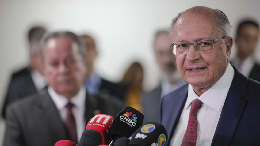 Não tem nexo, diz Alckmin após carta de Trump a Bolsonaro