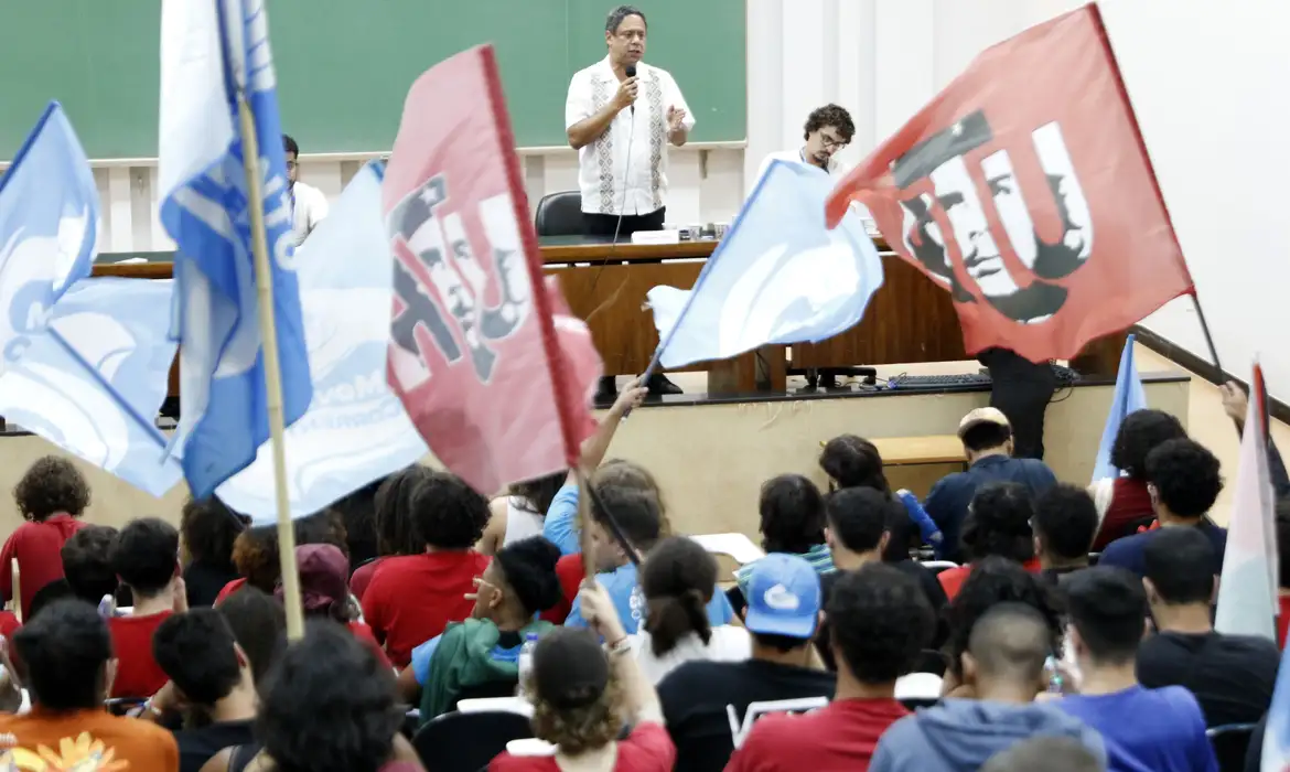 Soberania digital do Brasil requer autonomia tecnológica, diz deputado