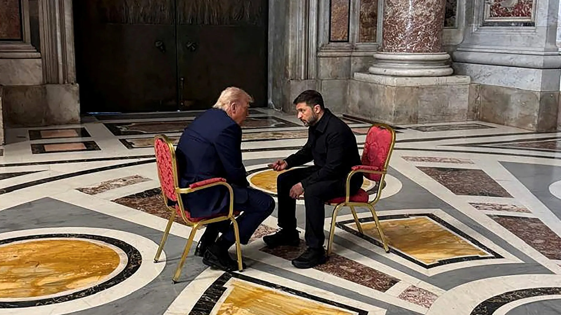 Trump e Zelensky negociam "mega acordo" na defesa