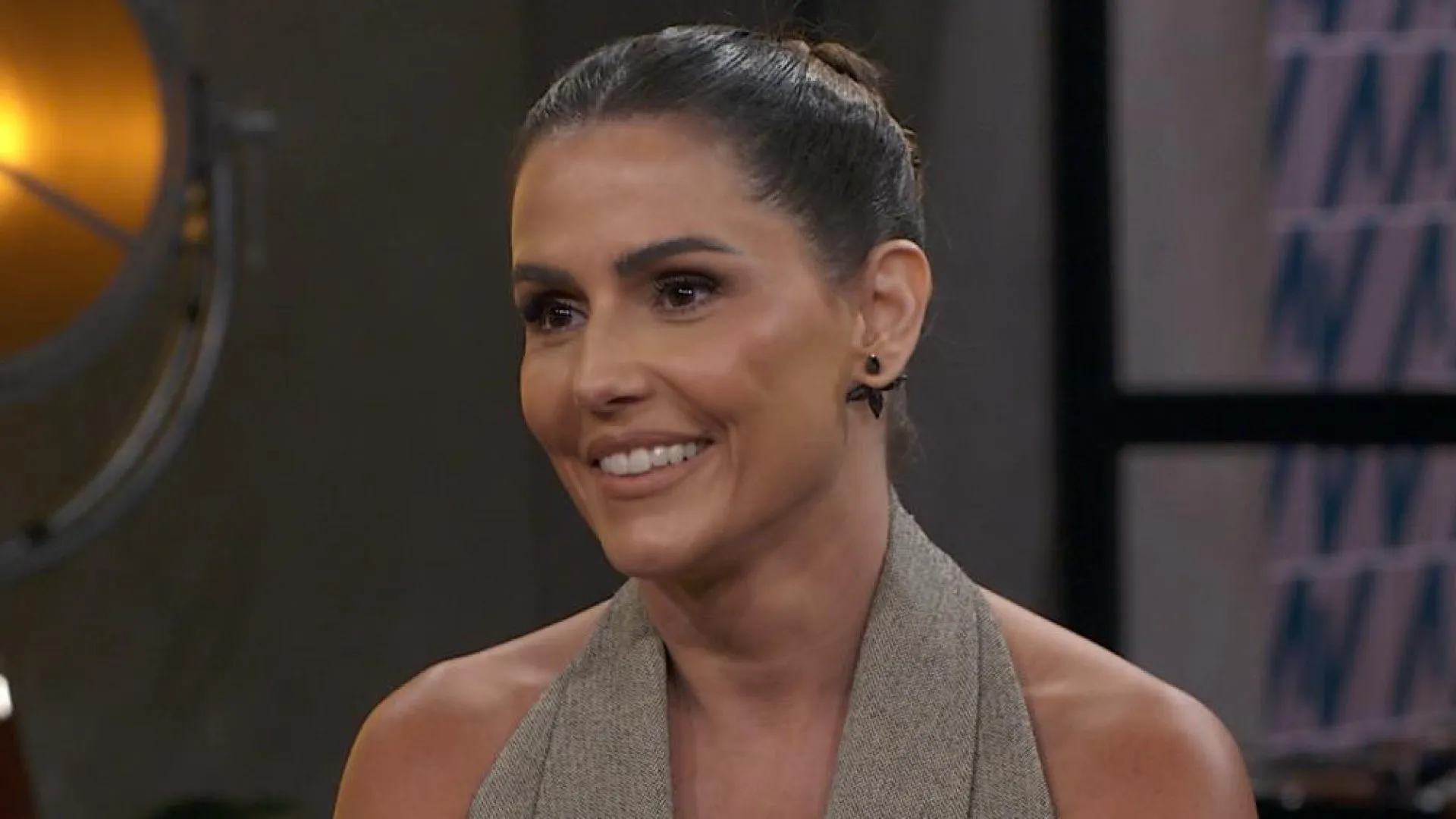 O futuro do Brasil é a não monogamia, diz Deborah Secco sobre reality Terceira Metade