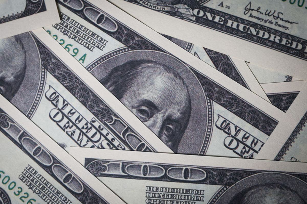 Dólar abre em alta após resposta de Lula a Trump sobre tarifaço