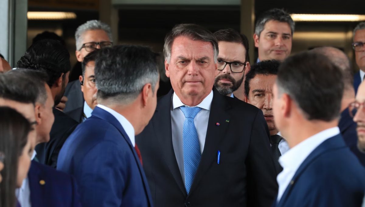 Jair Bolsonaro é alvo de operação da Polícia Federal e passará a usar tornozeleira eletrônica
