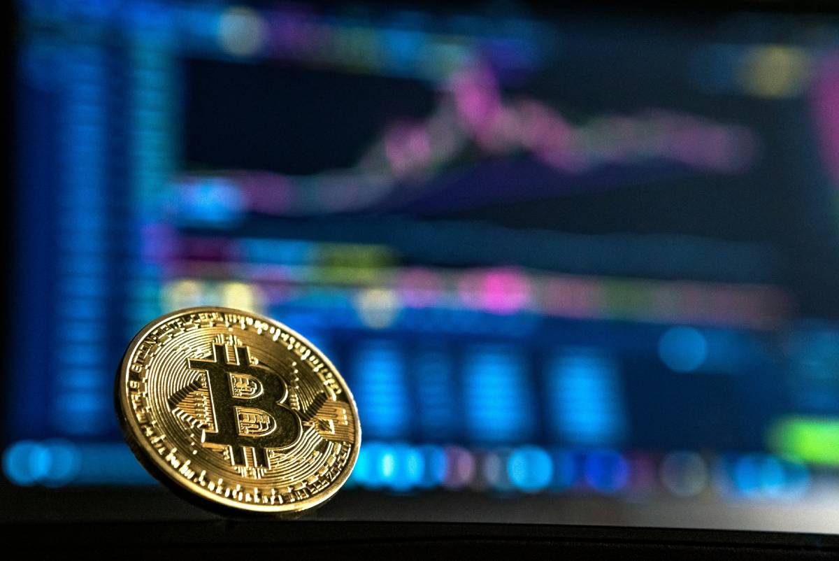 Bitcoin avança e encosta em US$ 119 mil com projeto aprovado nos EUA