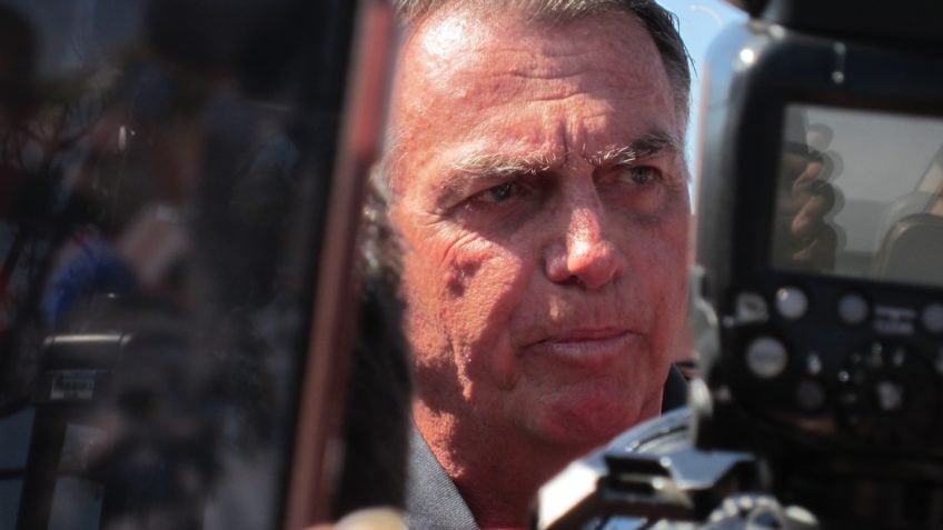 Bolsonaro diz não saber de pen drive apreendido em sua casa