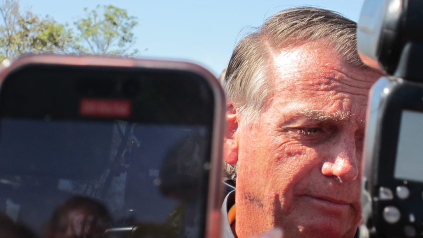 Bolsonaro diz que teria almoço com embaixadores na "semana que vem"