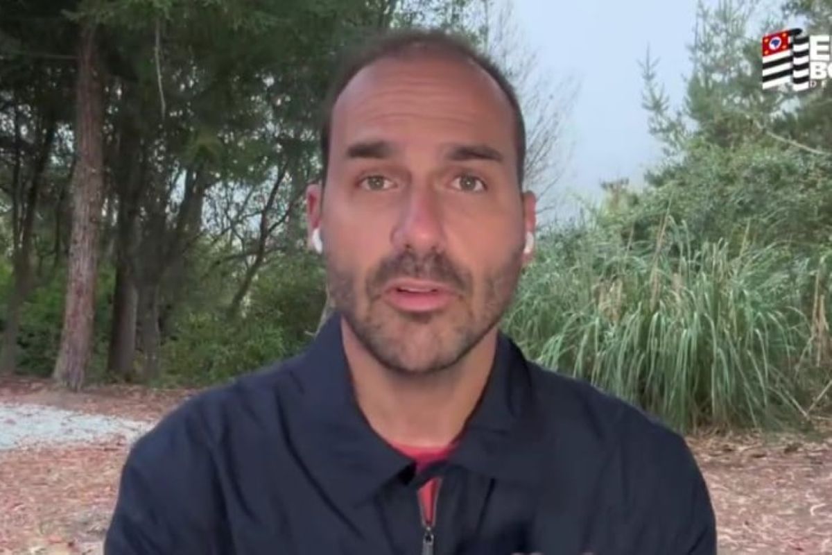 Dos EUA, Eduardo Bolsonaro ataca Moraes: “Tenta incriminar Trump”