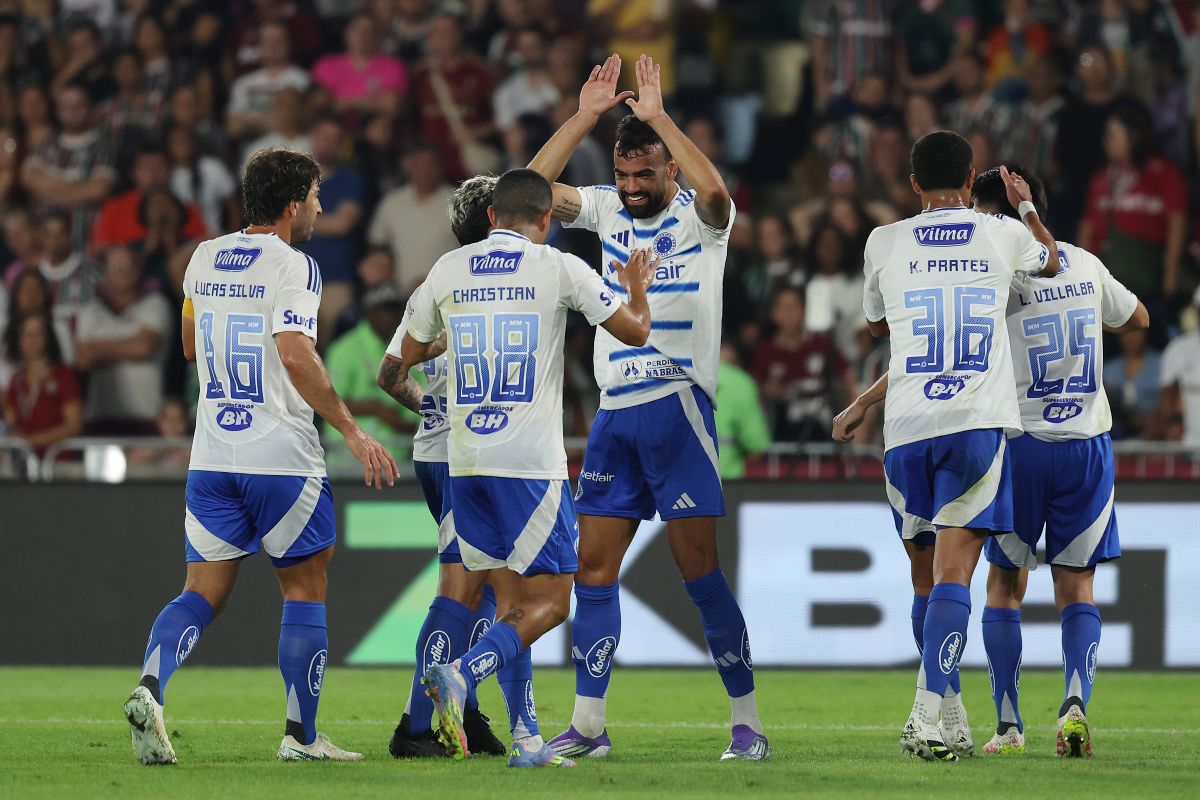 Cruzeiro retorna à liderança do Brasileirão após 11 anos