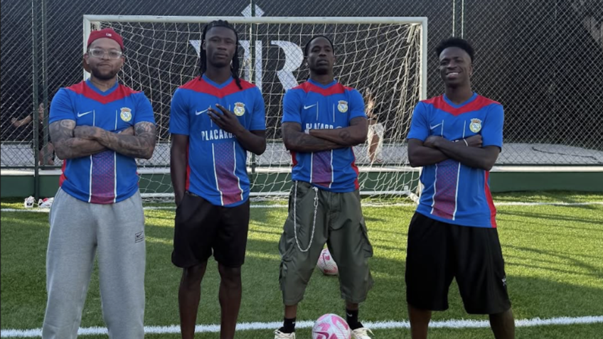 Vini Jr. e Travis Scott divulgam nova camisa do Alverca