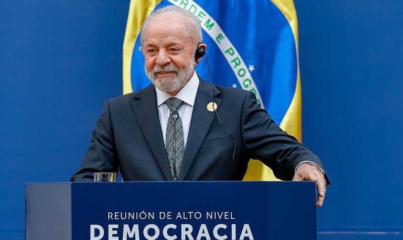 Lula diz que "extrema direita" usa comércio como chantagem