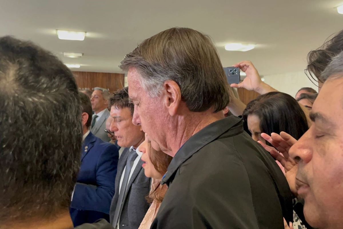 Em defesa de Bolsonaro, ex-assessor de Trump provoca Moraes