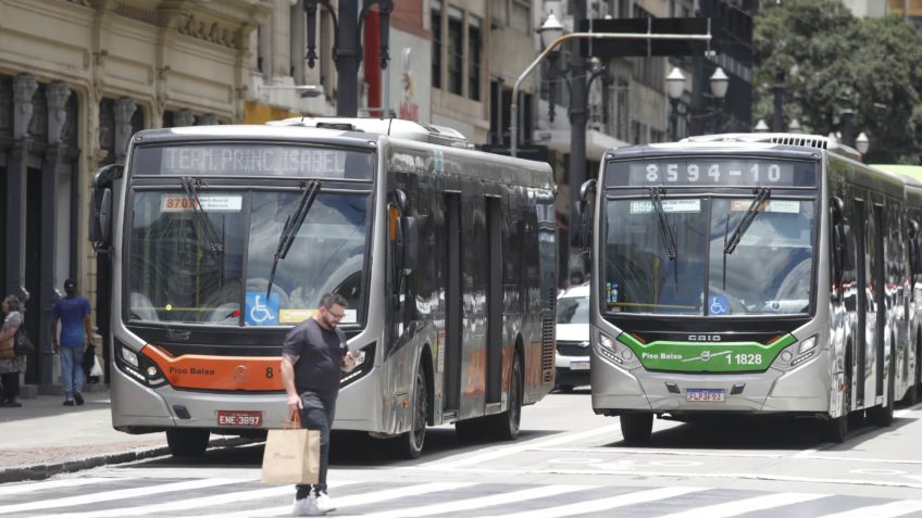 Dois homens são presos por ataques a ônibus em São Paulo