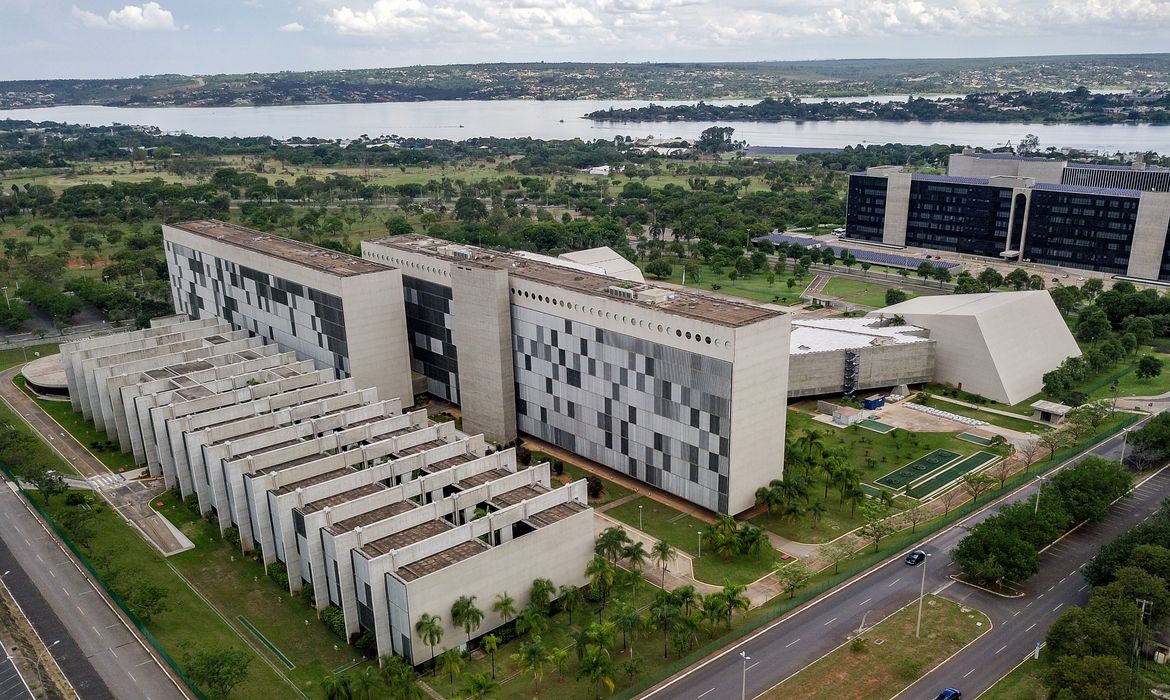 STJ critica ingerência externa no Judiciário brasileiro