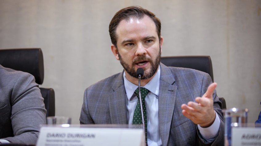 Plano sobre tarifaço terá menor impacto fiscal possível, diz Durigan