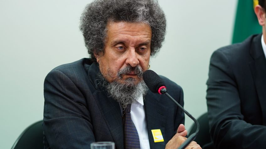 PT paga R$ 2 mi e quita dívida com ex-marqueteiro de Lula e Dilma