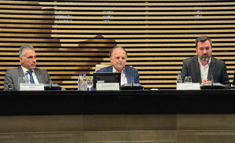 Na Fiesp, Mapa debate medidas em andamento para minimizar tarifaço
