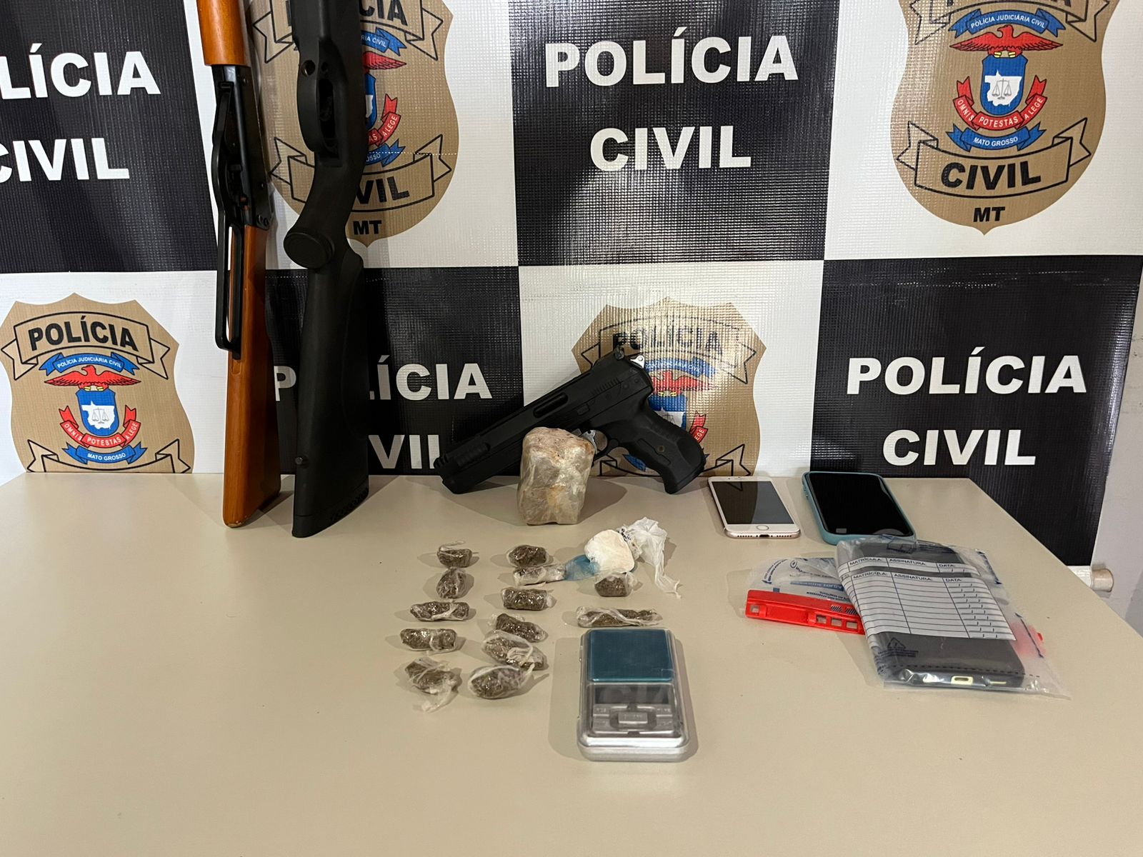 Polícia Civil prende líder de facção e cumpre buscas contra integrantes de grupo em Campos de Júlio