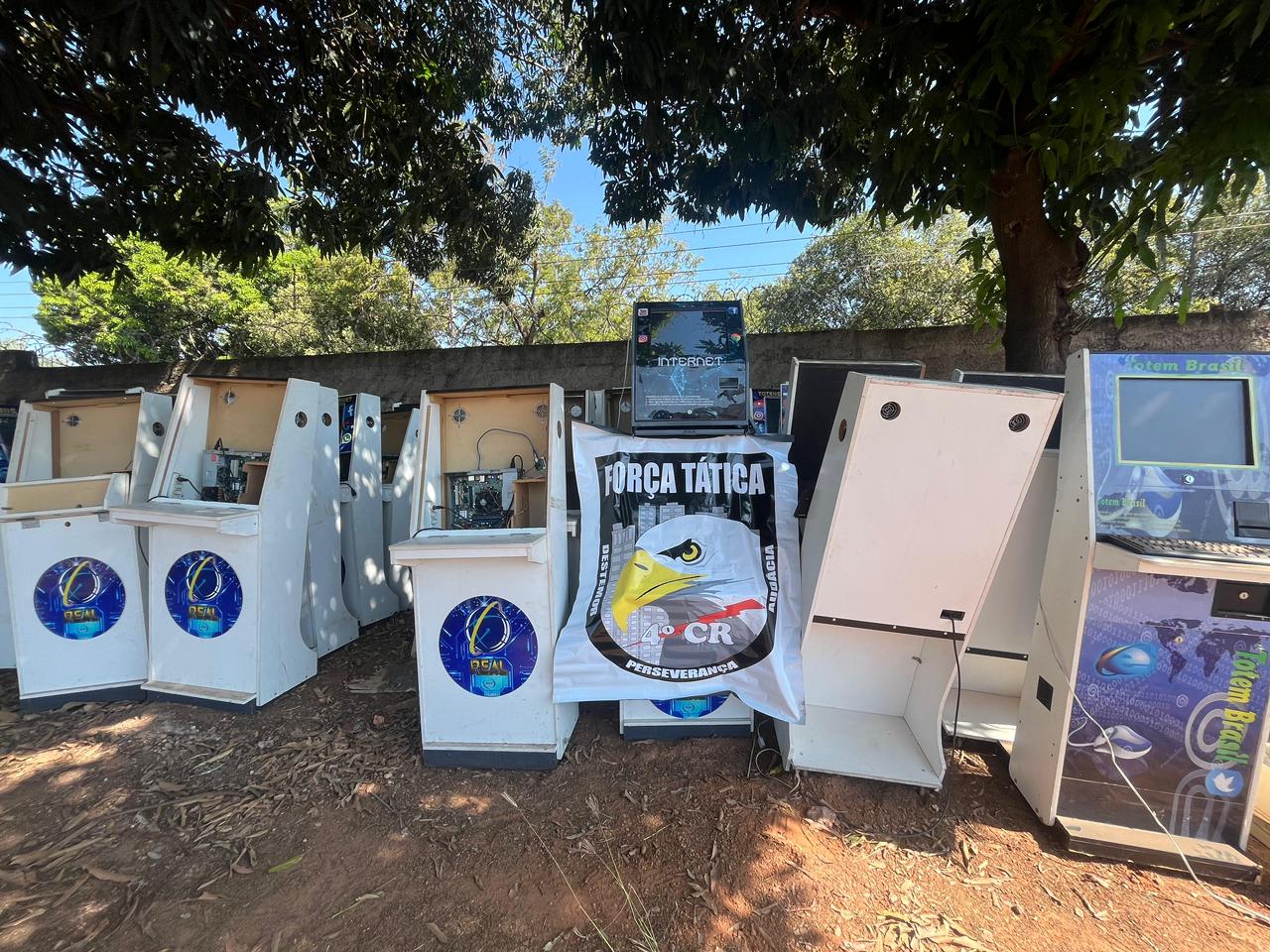 Força Tática apreende 65 máquinas caça níquel armazenadas em uma casa em Rondonópolis