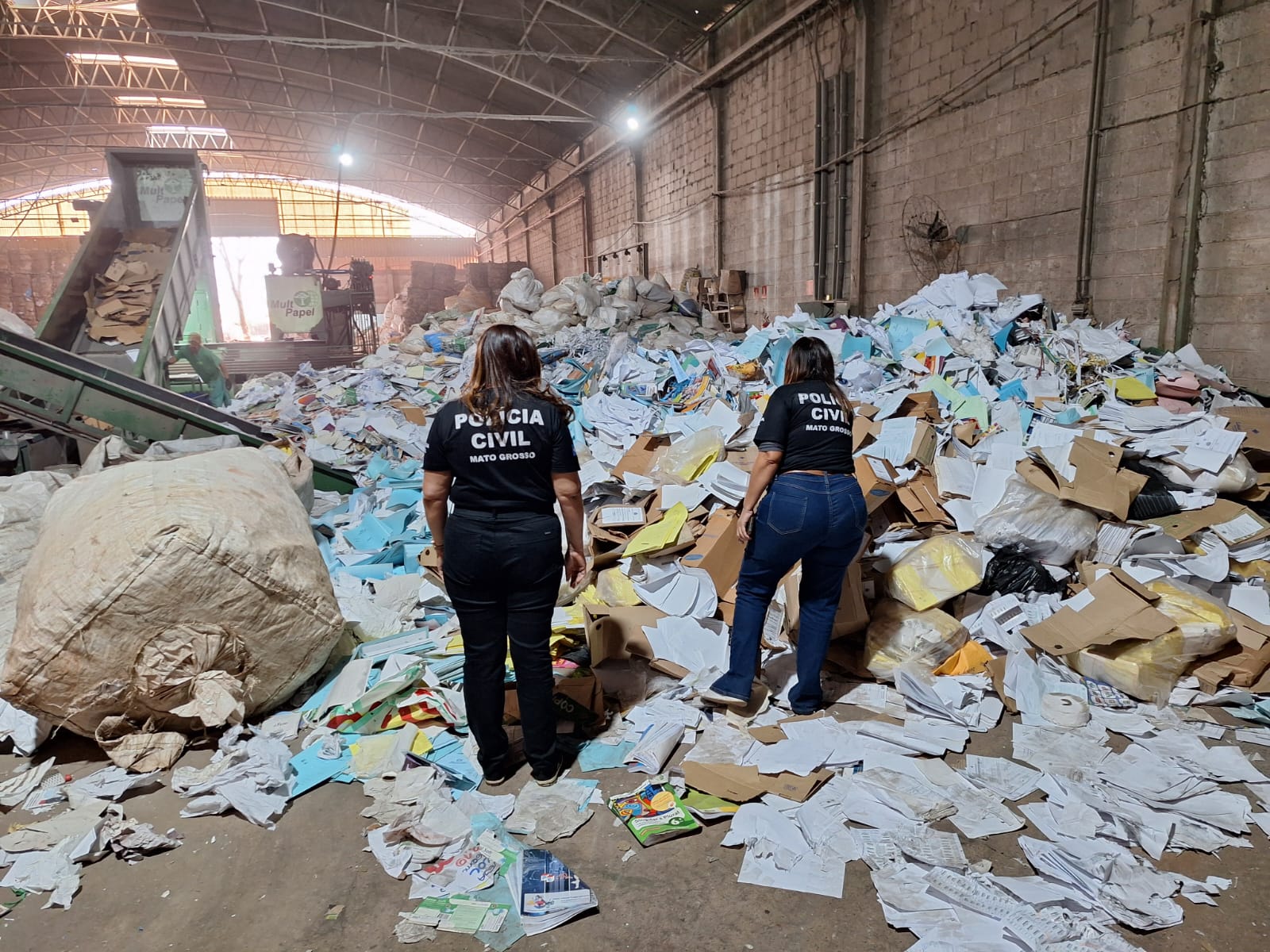 Polícia Civil de MT descarta mais de 1 tonelada de documentos sem validade