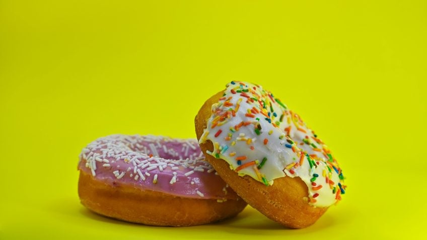Alimentos ultraprocessados viciam como álcool e cocaína, diz estudo