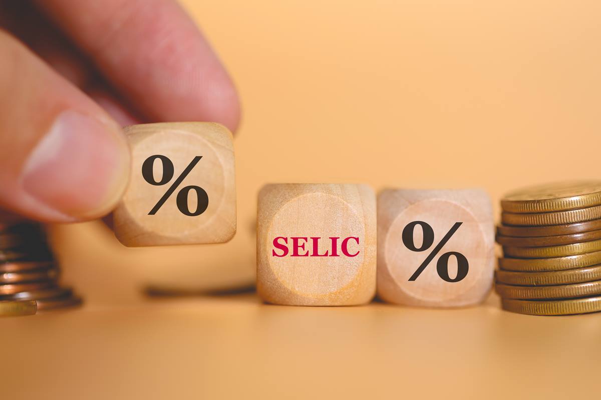 Mercado aposta em Selic a 15%, mas tarifaço deve adiar queda dos juros
