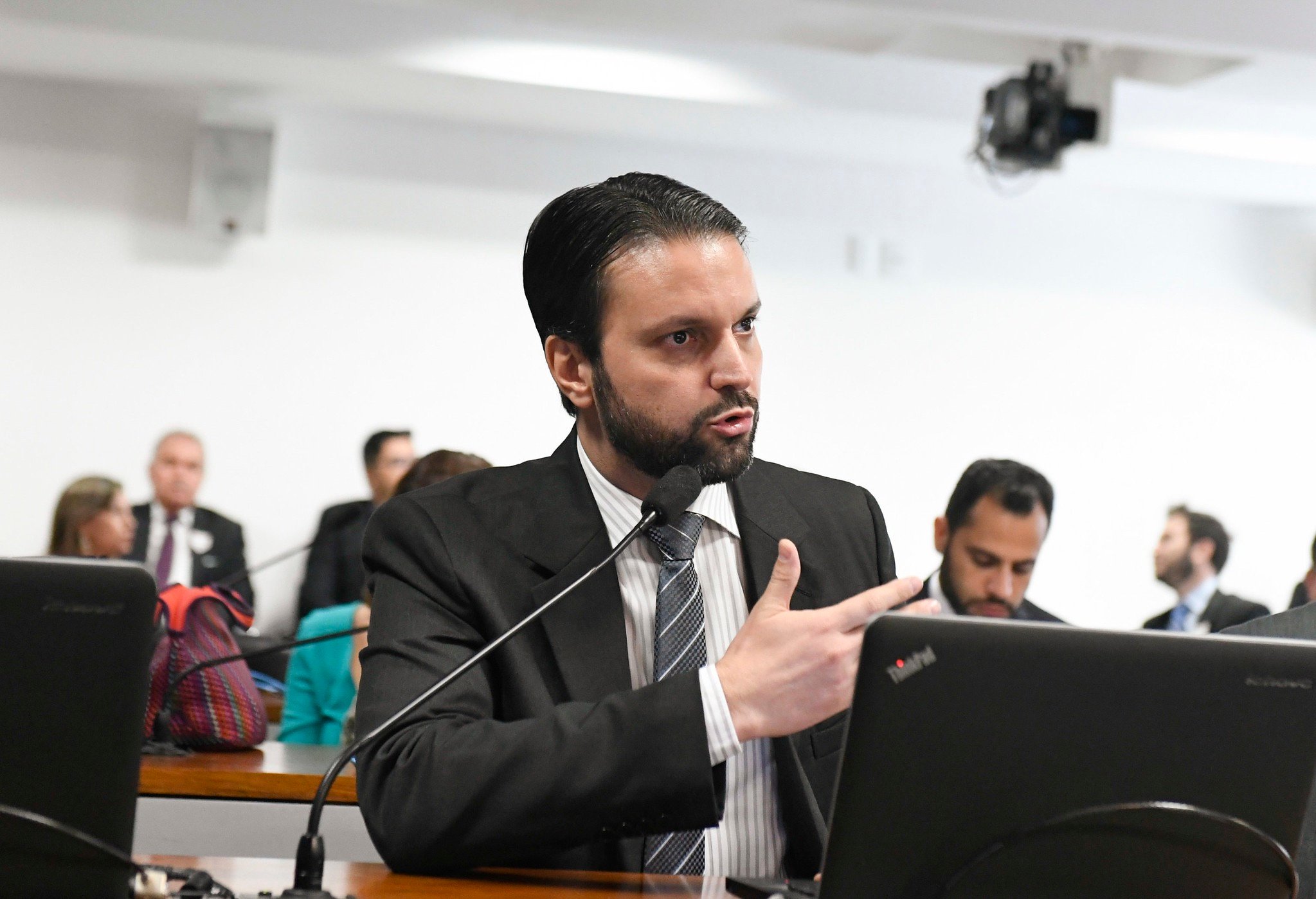 "Montadoras fazem chantagem com o governo", diz BYD