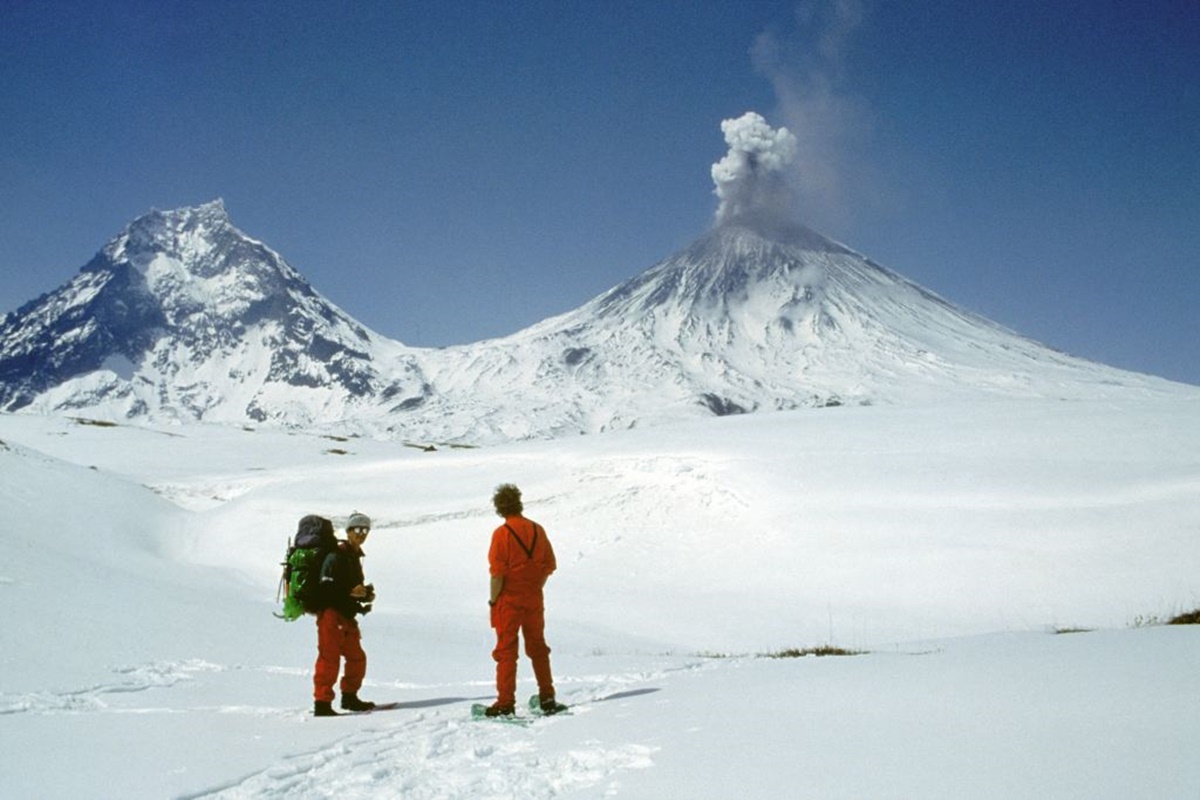 Terremoto provoca erupção de vulcão na Rússia
