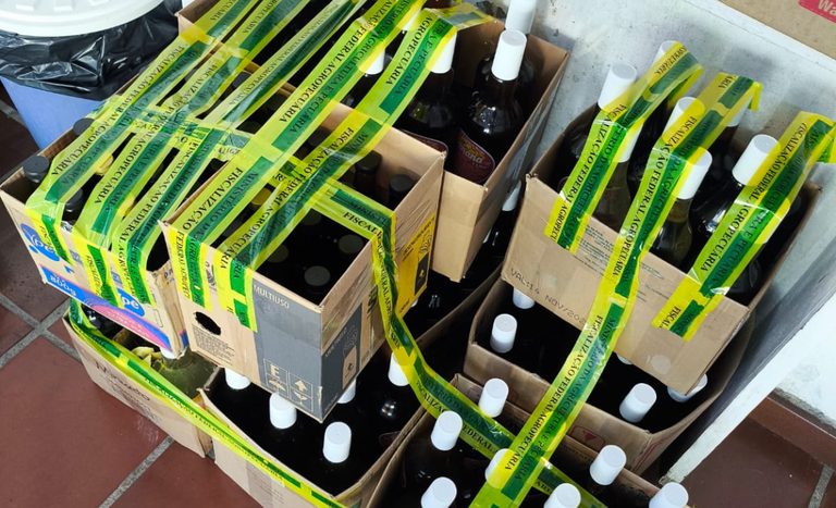 Mapa apreende mais de 1.300 litros de bebidas irregulares em Morretes (PR)