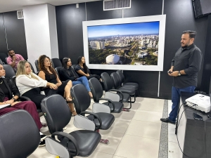 Câmara de Cuiabá realiza treinamento para aprimorar atendimento ao público e servidores